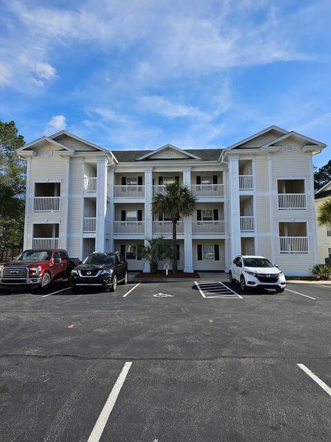 Cozy 1 bd/1 ba condo on quiet Golf Course.