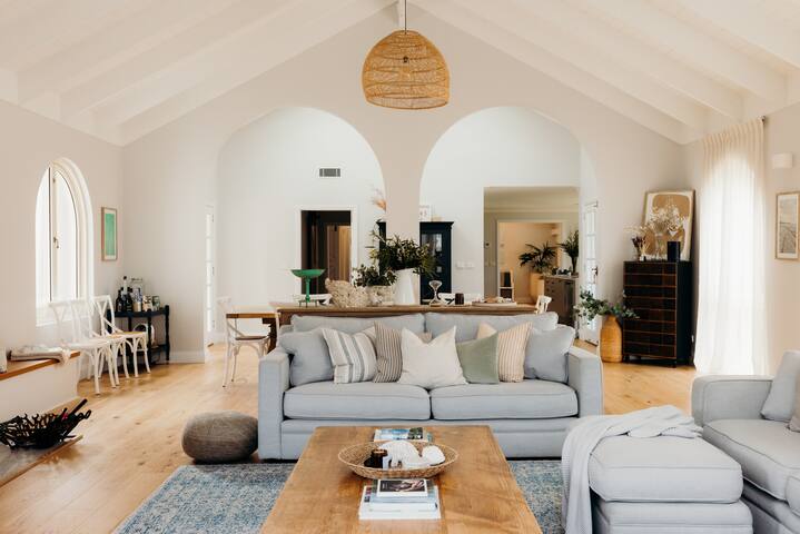 Harveys Farm Bicheno – Elegant Coastal Home gallery image 5