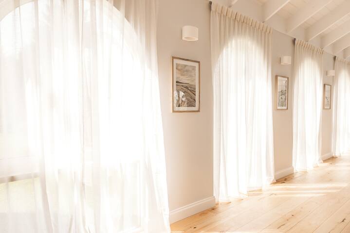 Harveys Farm Bicheno – Elegant Coastal Home gallery image 3