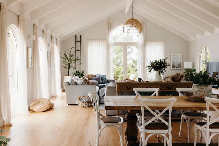 Harveys Farm Bicheno – Elegant Coastal Home gallery image 4