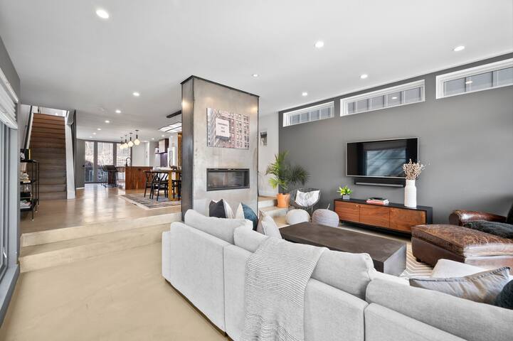 Incredible 4BR in Denver’s RiNO! w/ Hot Tub gallery image 4