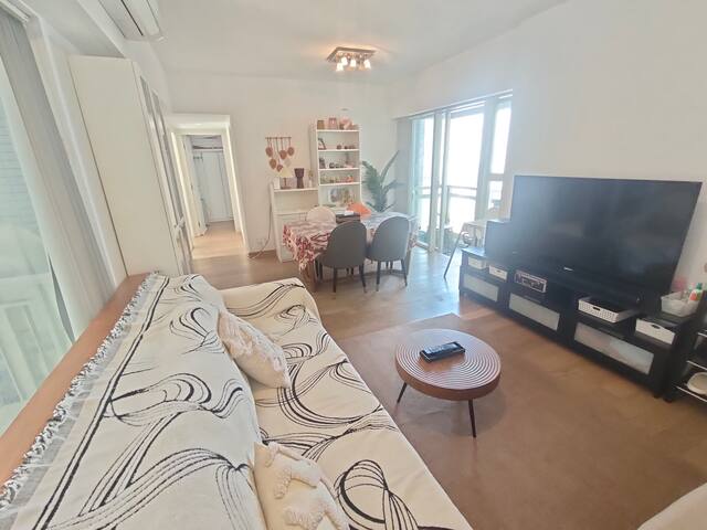 Cosy&fancy 3 BR (630sqft)with balcony, Soho. gallery image 2