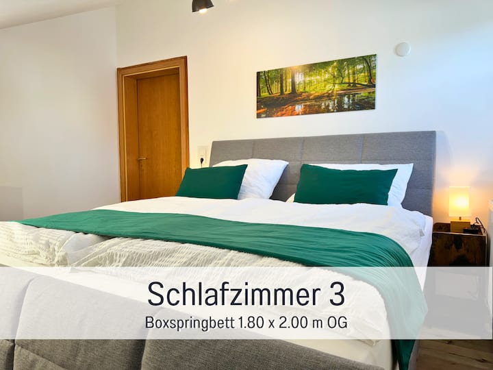 Спална соба 3  
Кревет со пружина во кутија 1,80 × 2,00м горен кат