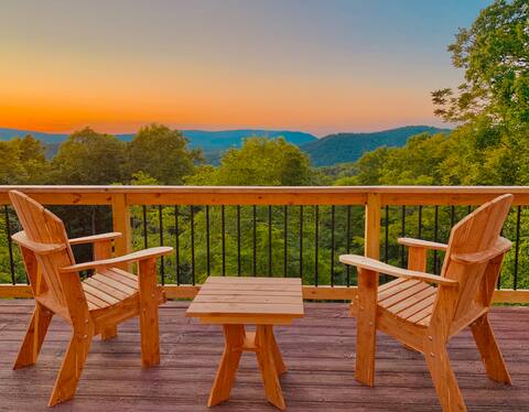Scenic VIEWS! Pool table|Fire Pit|River Access|Fun
