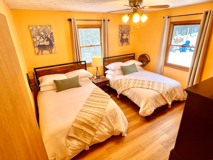 Chambre à l'étage avec 2 lits double