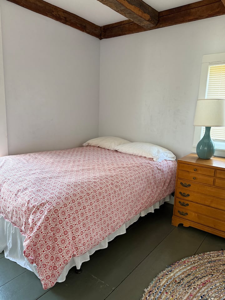 Bedroom 1- Full bed, 1st floor
