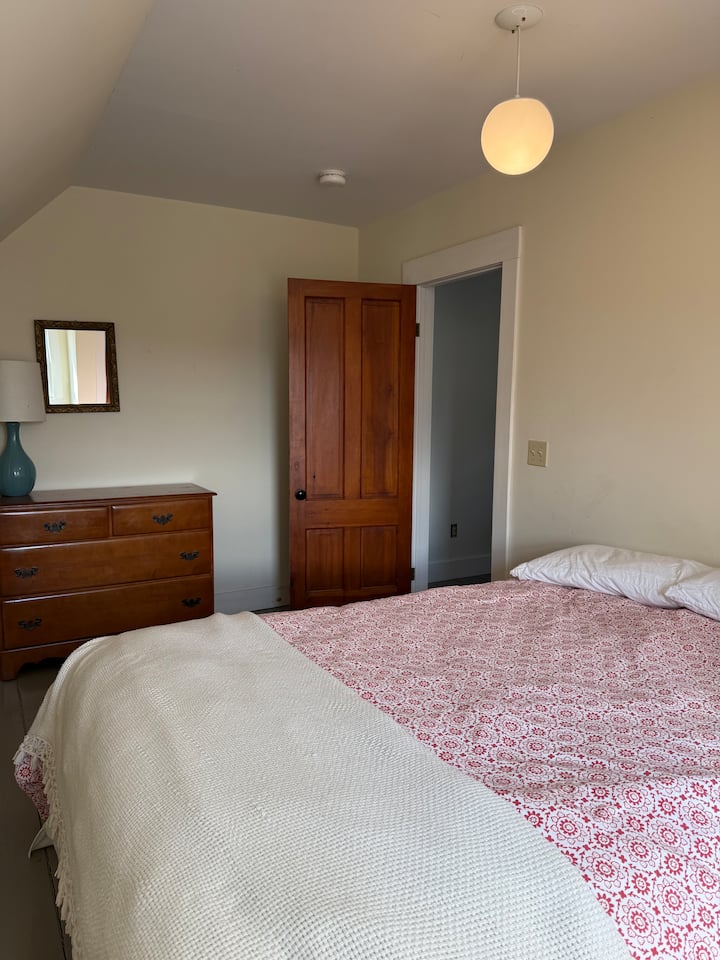 Bedroom 2-Queen bed, 2nd floor