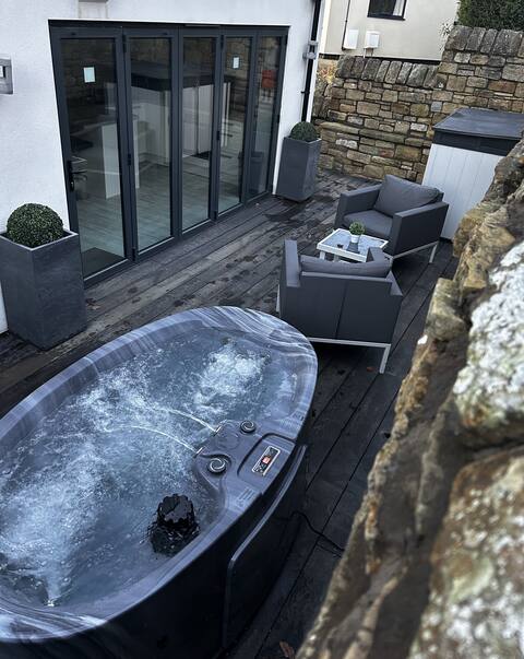 Couples Canalside Retreat with Hot Tub & Pergola