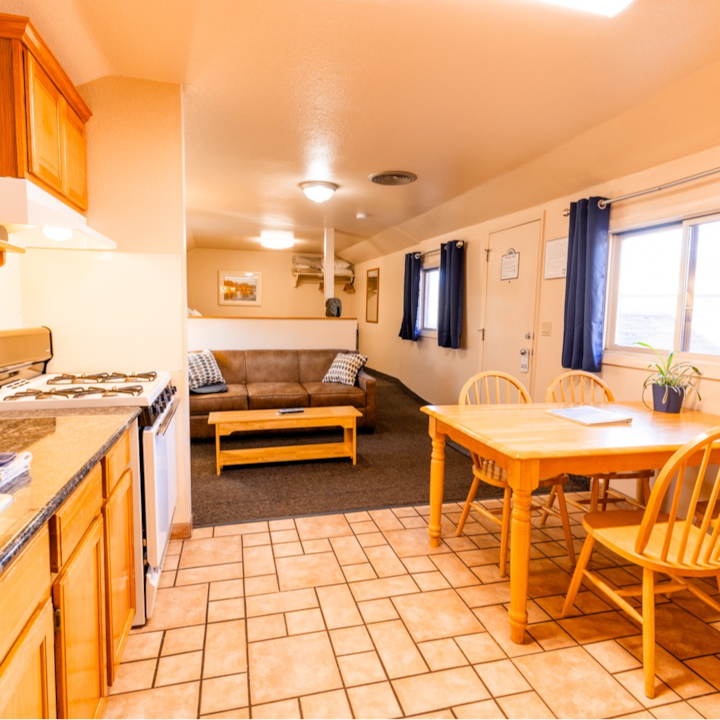 Charming King Efficiency With Hot Tub Access - Salida, CO