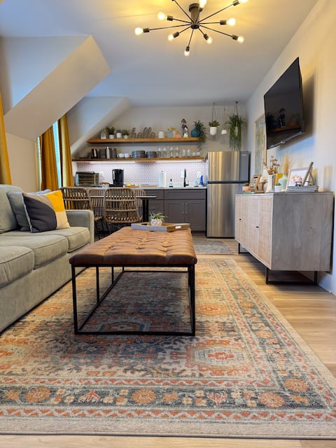 Top Airbnb: Nashchill Guesthouse Minutes from Broadway in Nashville Davidson Metropolitan Government (Balance)