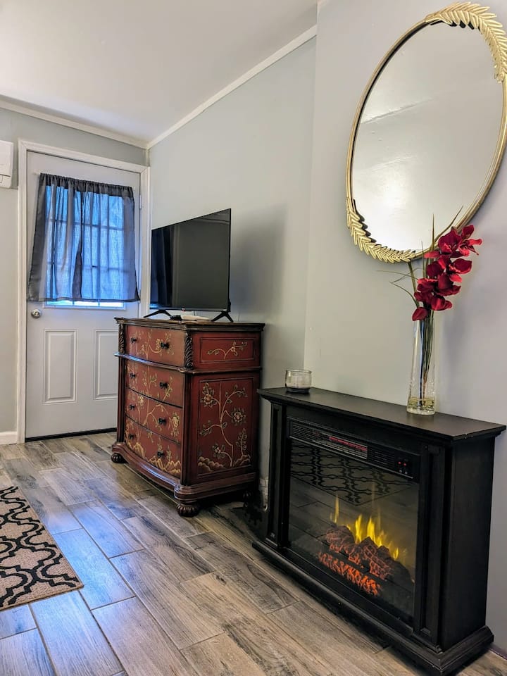 Converted Victorian Carriage House - Gainesville, FL