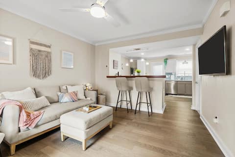 Successful Airbnb property: Clean & Comfy Townhouse | 4-min Walk to DT Raleigh in Thompson Hunter
