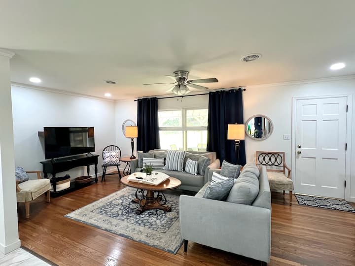 Cozy Cottage 1.5 Miles To Downtown & Una Florence - 弗洛倫斯