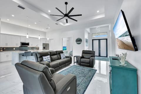 Top performing Airbnb: Sunny Oasis: Tranquil Backyard w/Heated Pool & Spa in Cape Coral