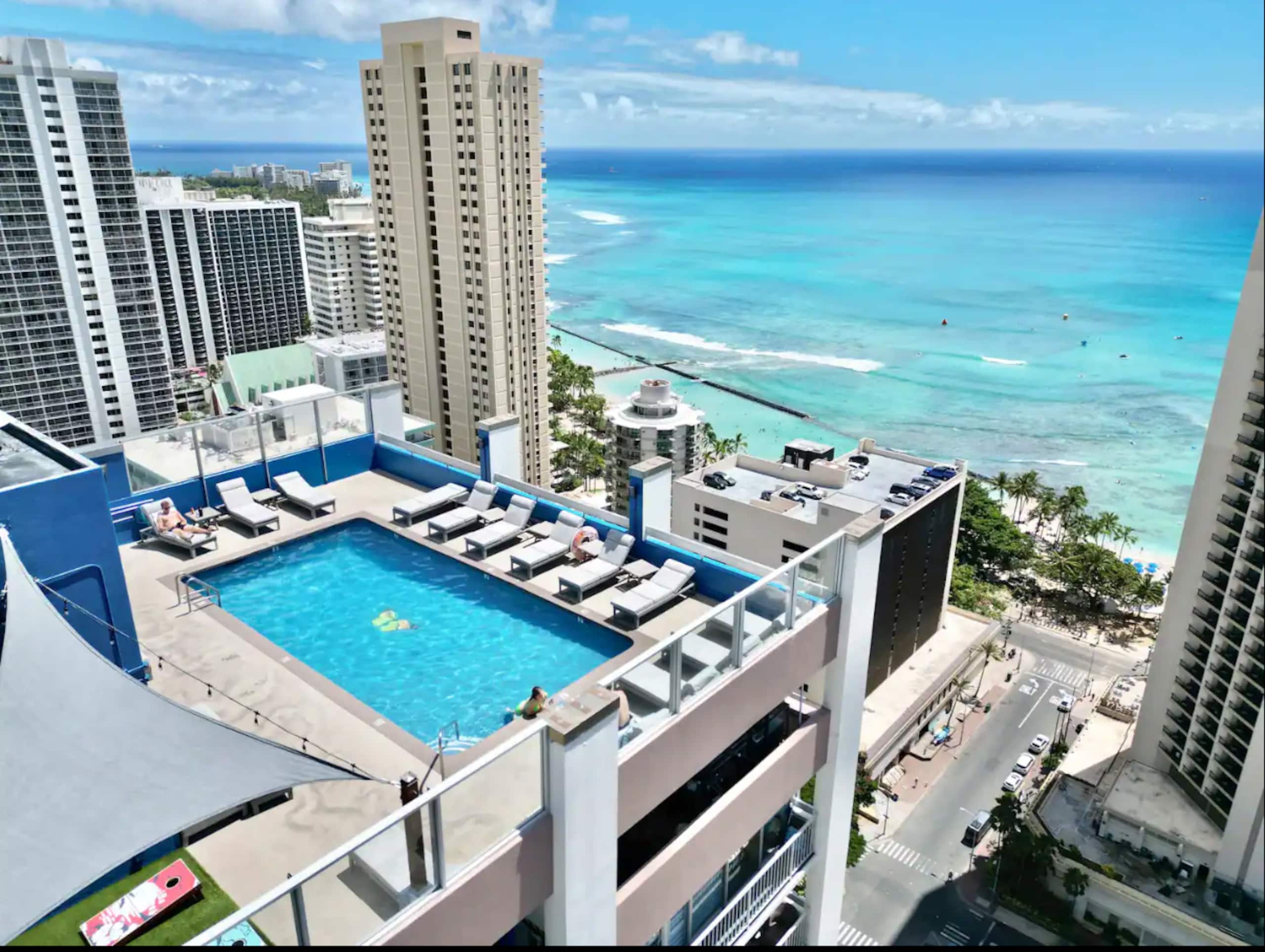 Condo in Honolulu · ★4.94 · 1 bedroom · 2 beds · 1 private bath - Image 5