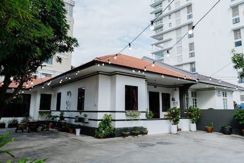 50% OFF Gurney Drive Wang's Villa 4 Rooms Landed.
