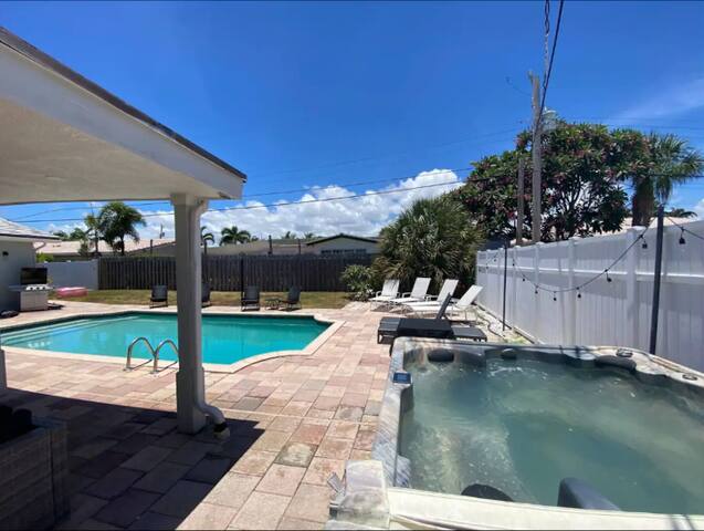 Stunning 4BR Hted Pool &Jacuzzi Close 2 the Beach gallery image 4