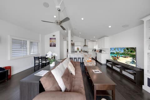 Top Airbnb: Lovely 3 bed room home, walk to the beach. in Newport Beach