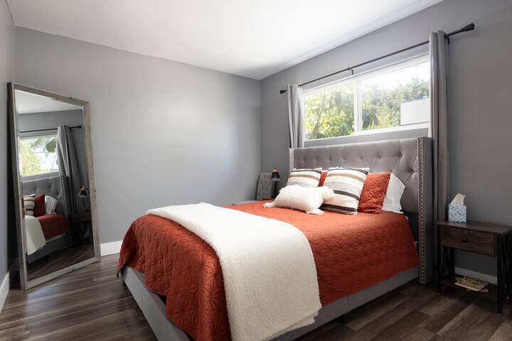 Quiet, Pristine, Private, Spacious! Sleeps 15, 3BA gallery image 5