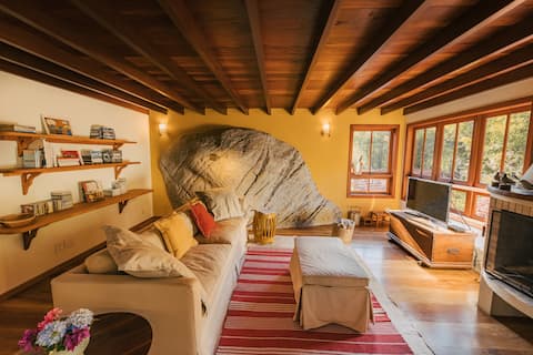 Popular Airbnb listing: Farmhouse with river, sauna, and fireplace in Itatiaia