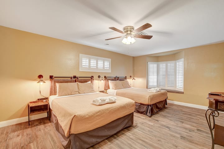 Slaapkamer 1 met 2 queensize bedden