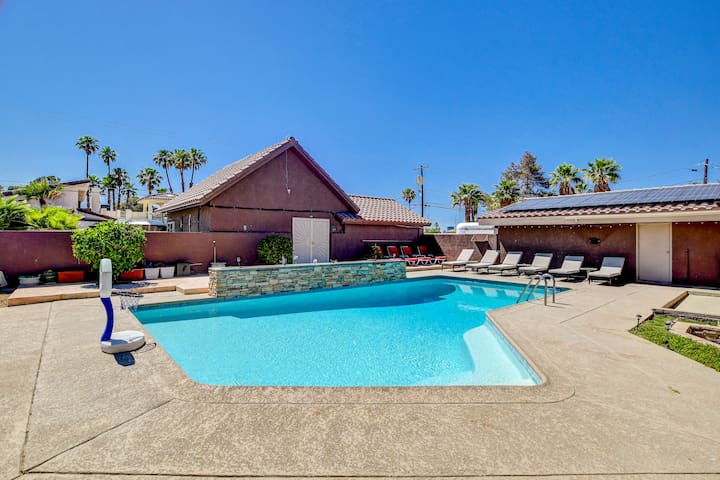 9Beds Poolside Oasis Minutes from Airport n Strip gallery image 3