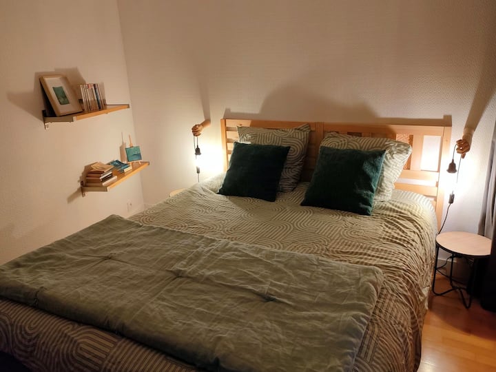 אזור שינה, מופרד מהסלון על ידי Claustras ווילון האפלה שלוקח אתכם לתנומה לאחר הליכה בפרטיות מלאה.