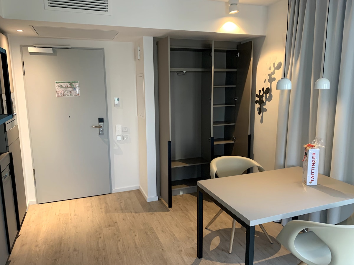 Top Airbnb: Fair Center Galluswarte Main train station in Gallus