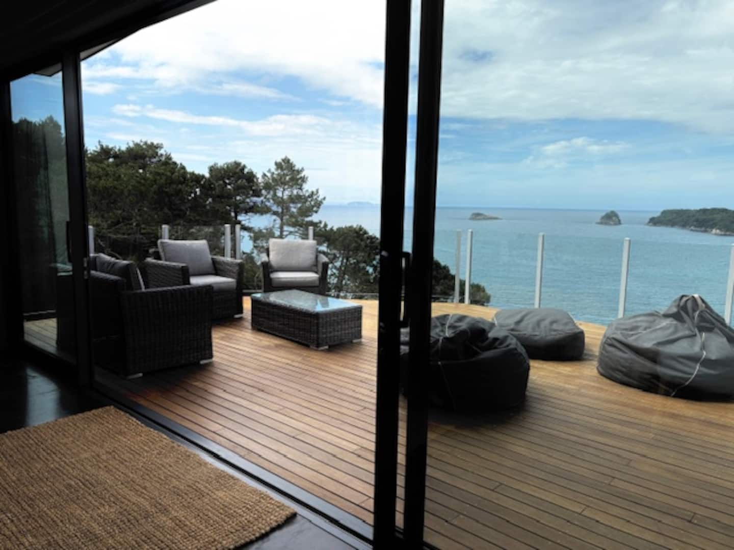 Pacific Views A 4 Bedroom, 3 Bathroom Holiday Home 4