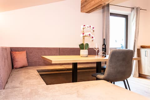 Top Airbnb: 2025 Newly renovated holiday apartment Tauernblick in Maishofen