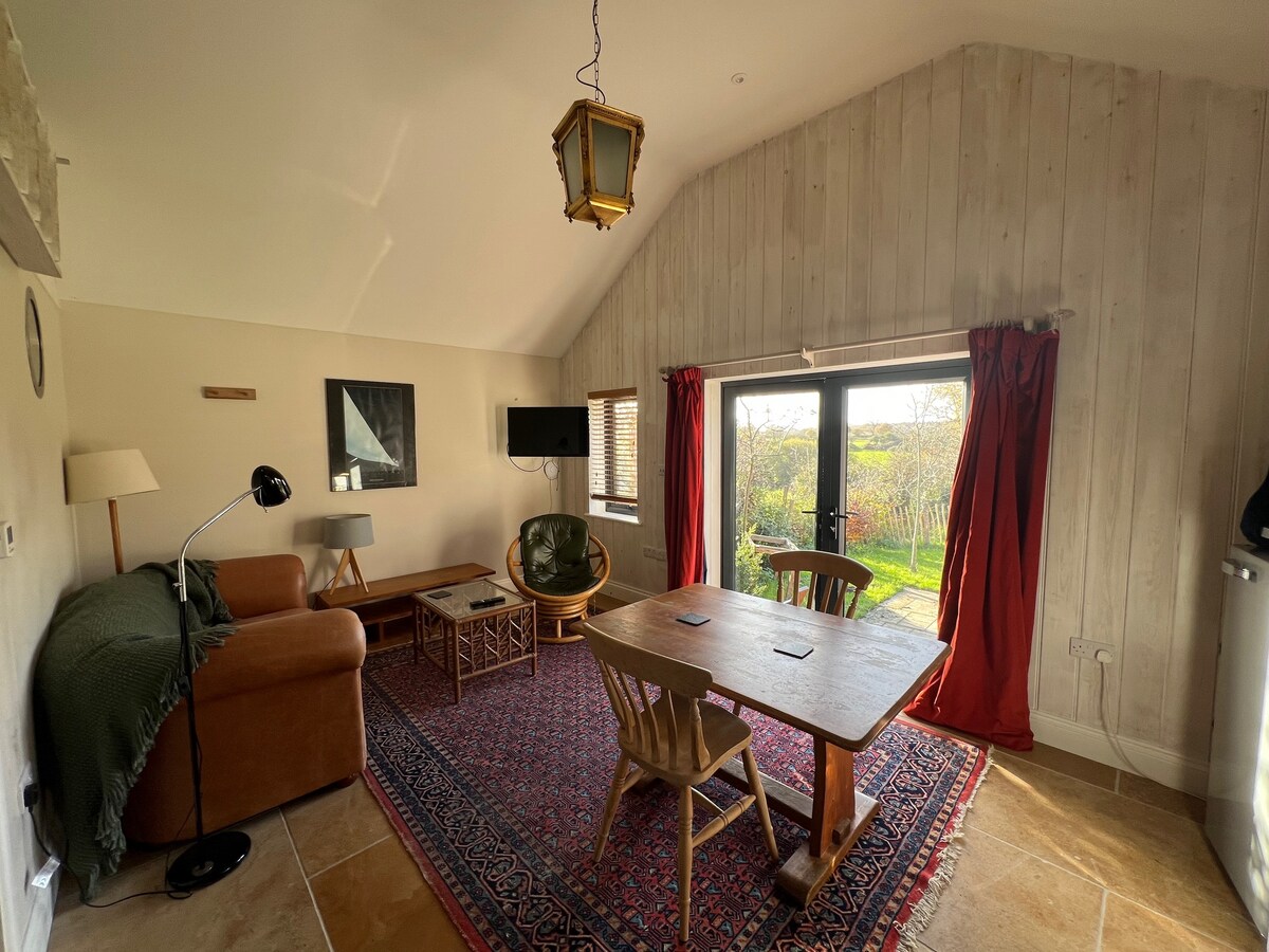 Popular Airbnb listing: Forest Edge Studio in New Forest