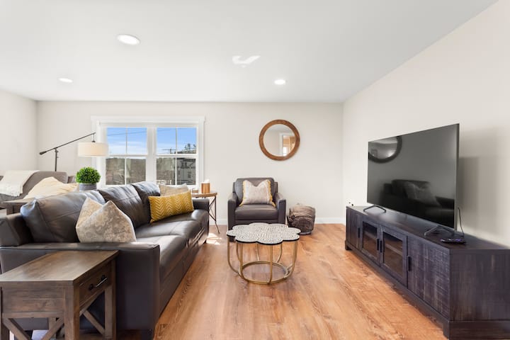 Spacious And Bright Downtown Apt With River View - Maine