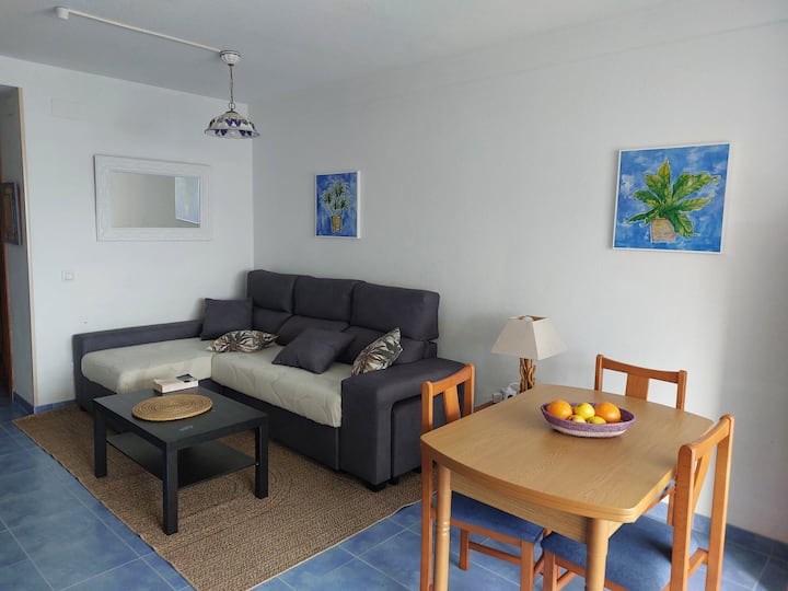 Sebule iliyo na sehemu ya kulia chakula