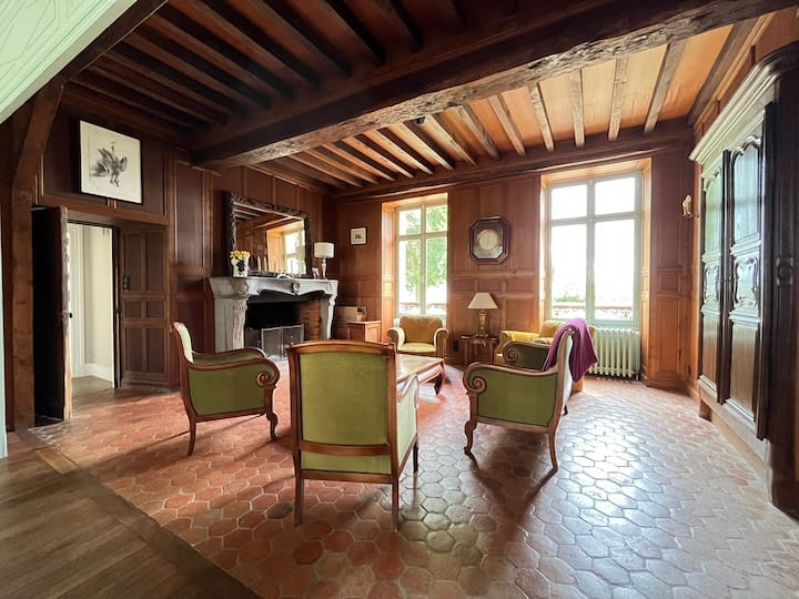 Château Entre Paris & Lyon : 15 Couchages Et +. - Avallon