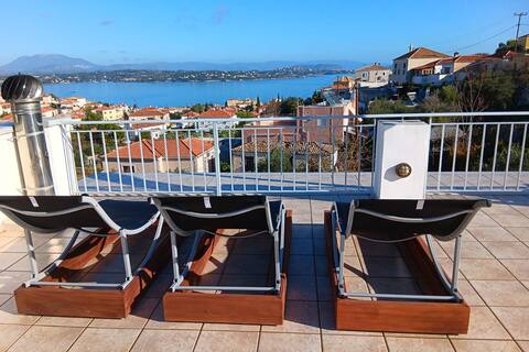 Spetses Hillside Apartment