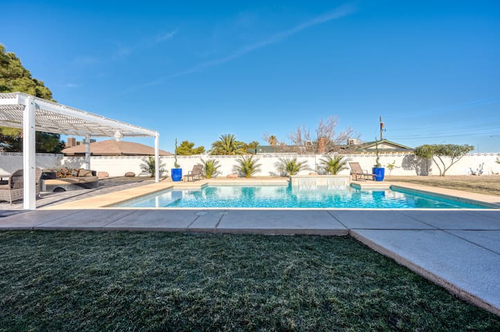 Las Vegas Vacation Dream House with Backyard Oasis