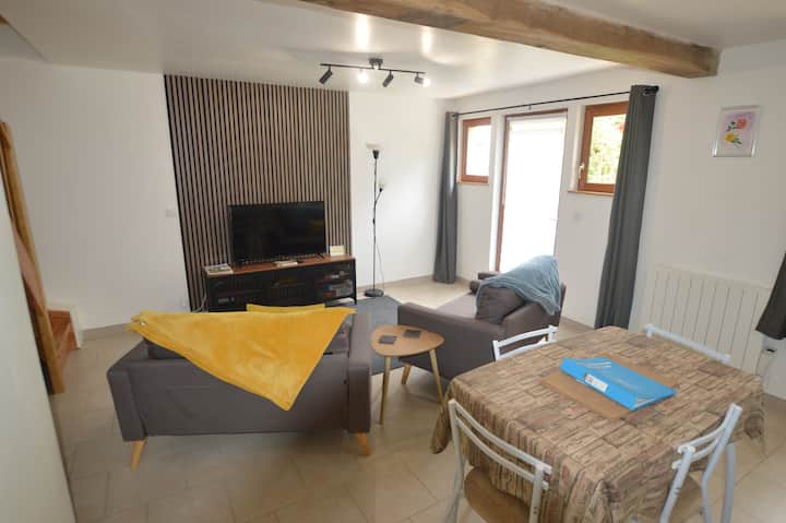 Rose, A 2 Bedroom Cottage With All Amenities - Gers