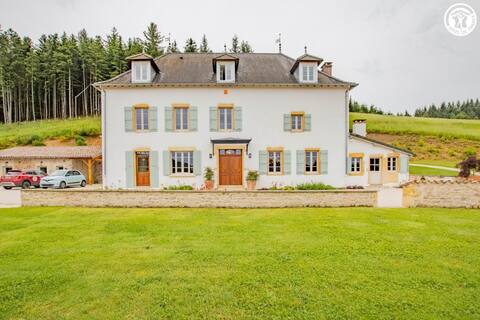 Large family home in Burgundy with jacuzzi