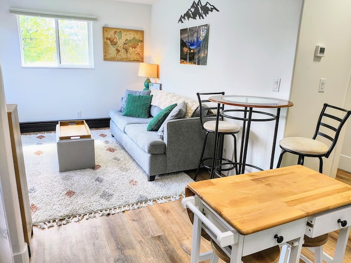 Cozy 1-bedroom Apartment Near Downtown - Anchorage, AK