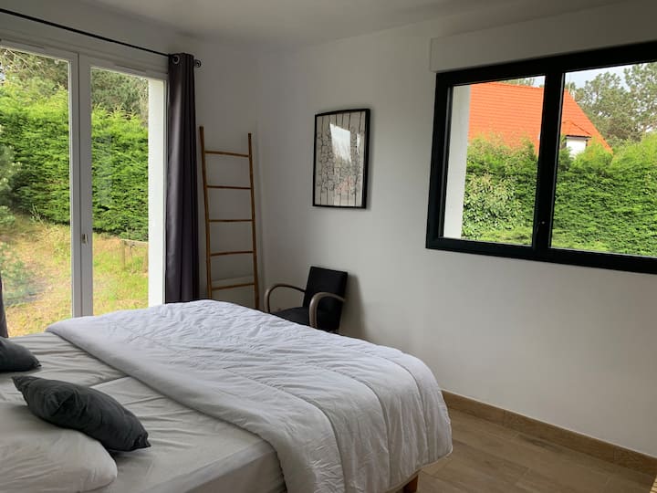 朝东花园的2号卧室