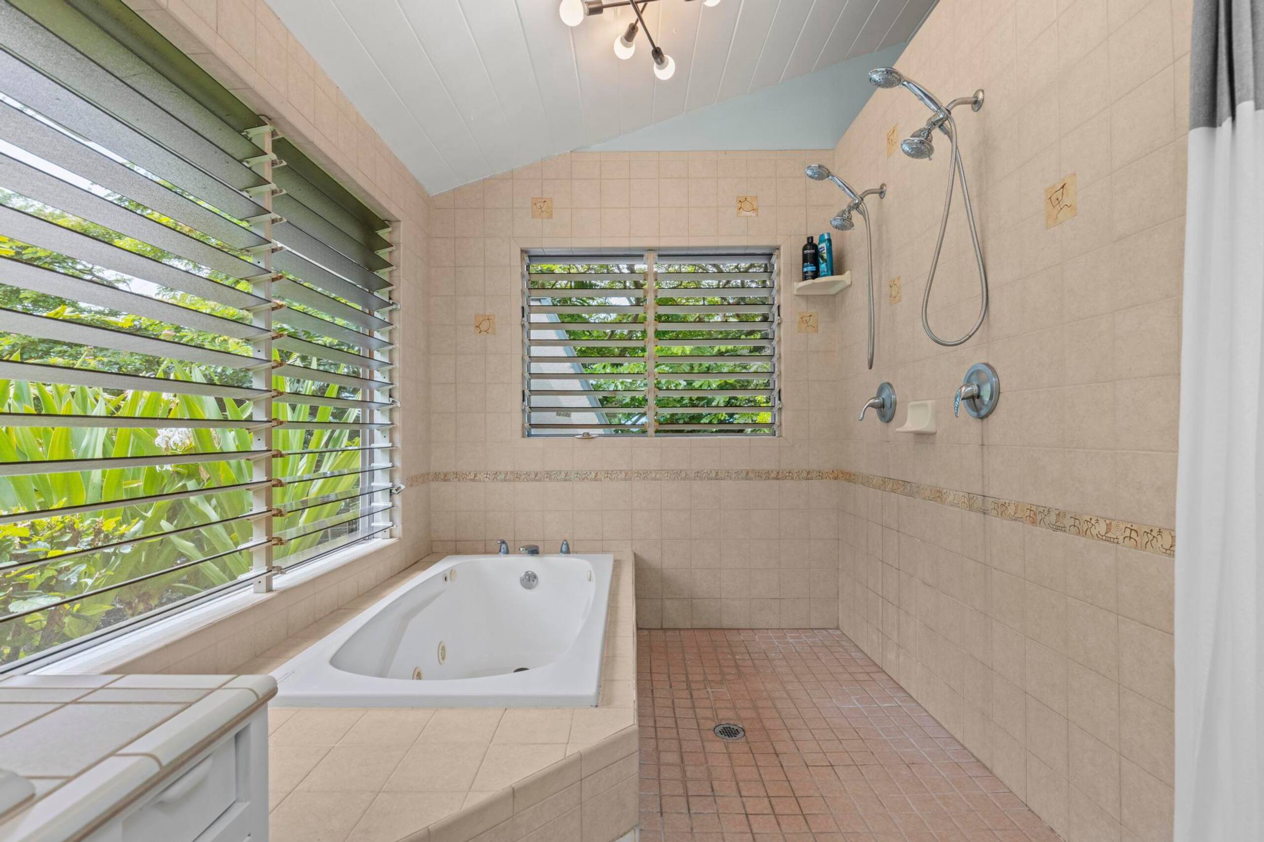 Home in Kailua-Kona · ★4.67 · 4 bedrooms · 7 beds · 4.5 private baths - Image 26