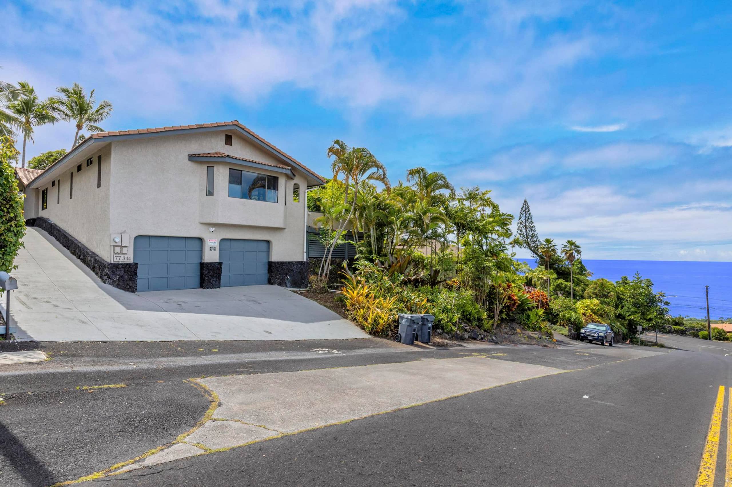 Home in Kailua-Kona · ★4.67 · 4 bedrooms · 7 beds · 4.5 private baths - Image 39