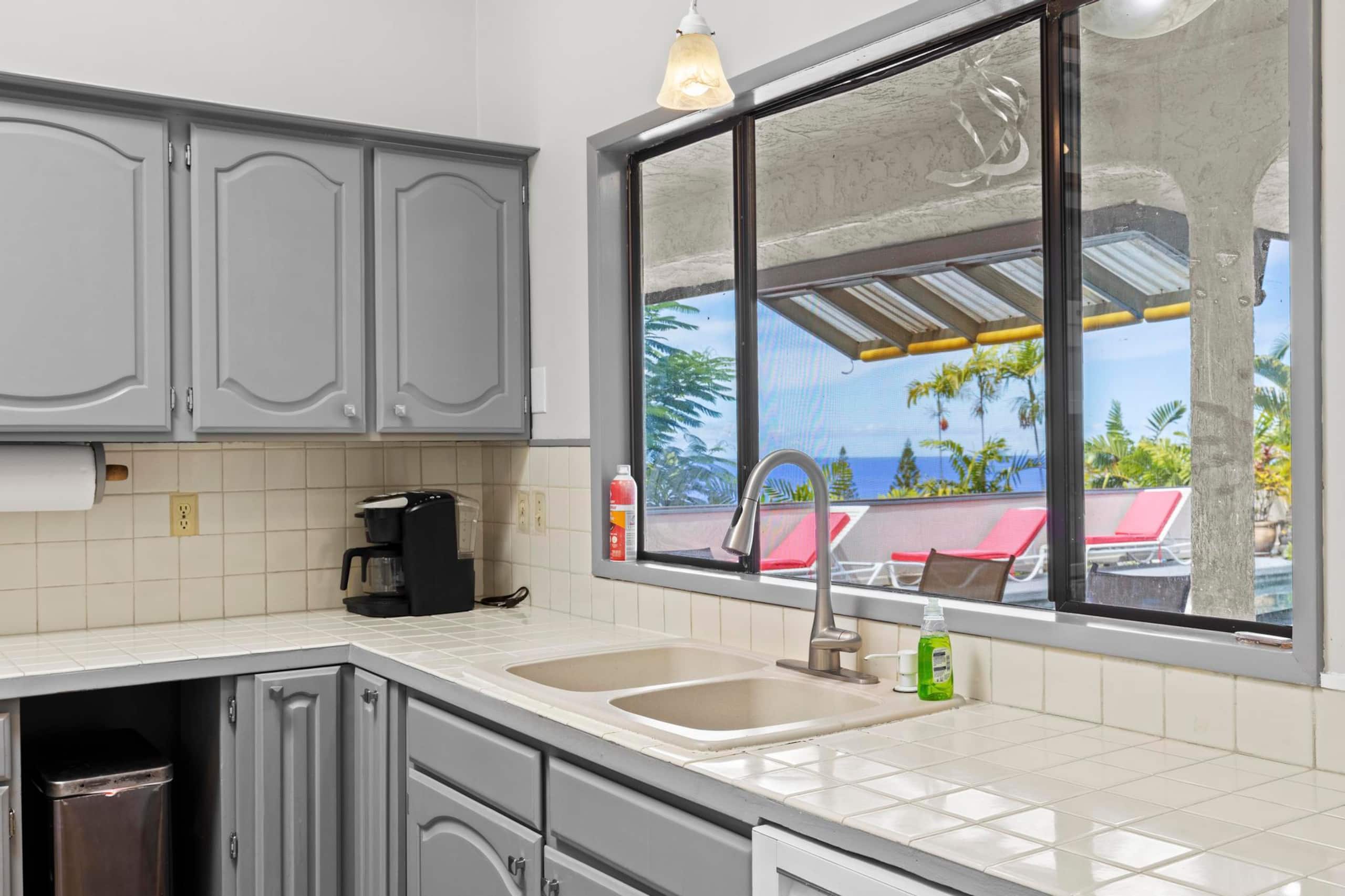 Home in Kailua-Kona · ★4.67 · 4 bedrooms · 7 beds · 4.5 private baths - Image 10