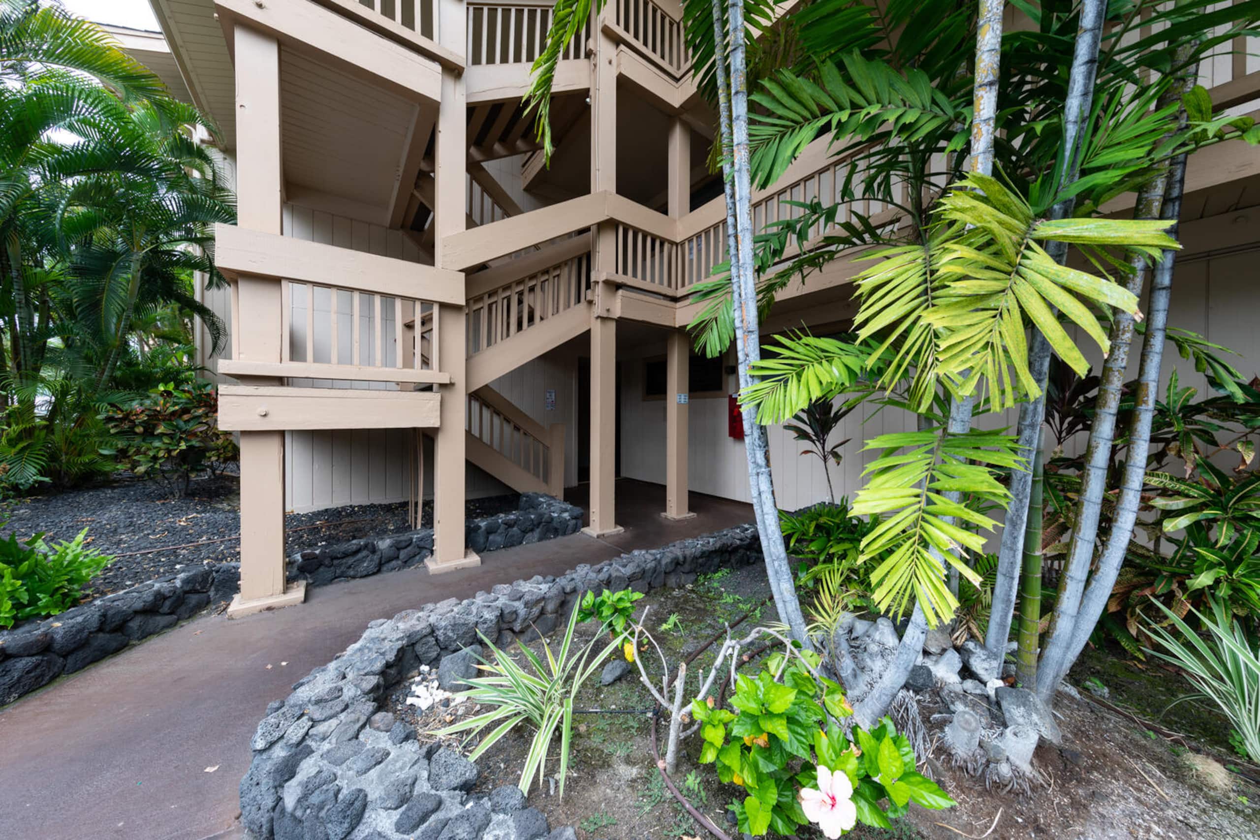 Condo in Kailua-Kona · ★4.88 · 2 bedrooms · 2 beds · 2 baths - Image 28