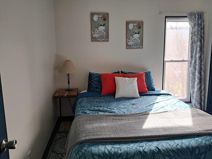 Втората спалня има двойно легло и матрак с мемори пяна. 