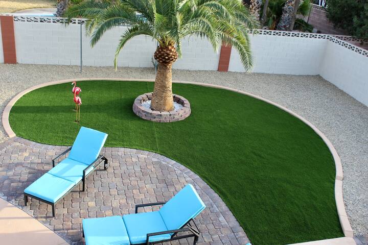 Renovated; pool; 6m to Strip; EV charging gallery image 3