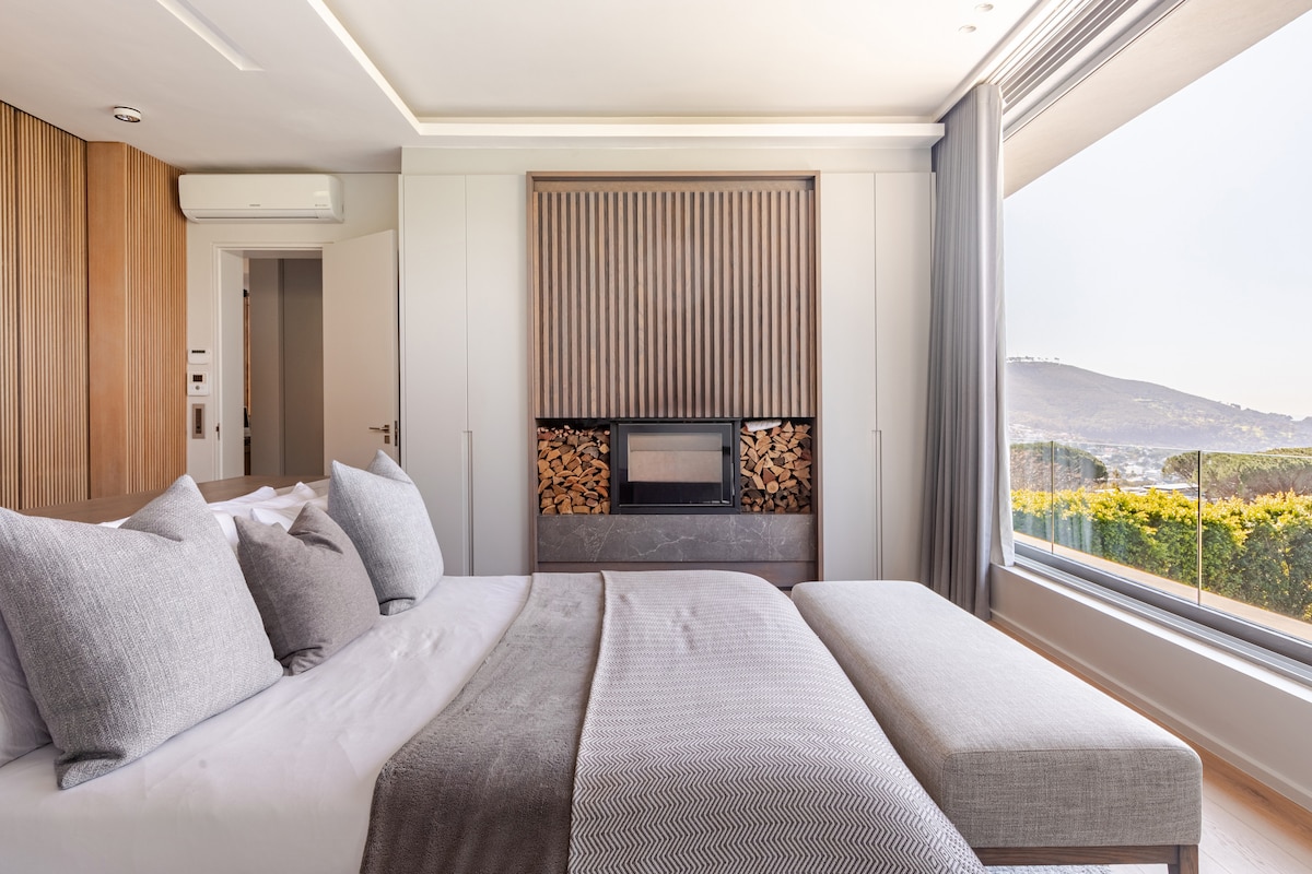 Pagrindinio miegamojo kambarys su persirengimo kambariu 