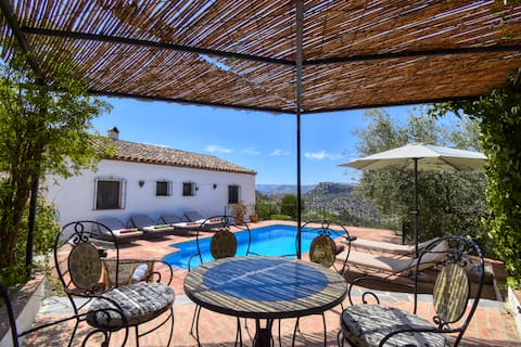 Peña Hierro villa with private pool and Los Romanes