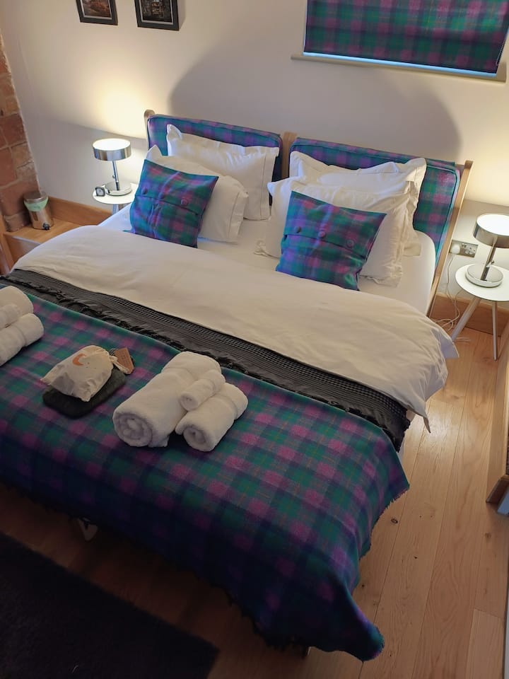 This is bedroom 4's super king size bed configuration. This bed may also be configured as two large single beds.