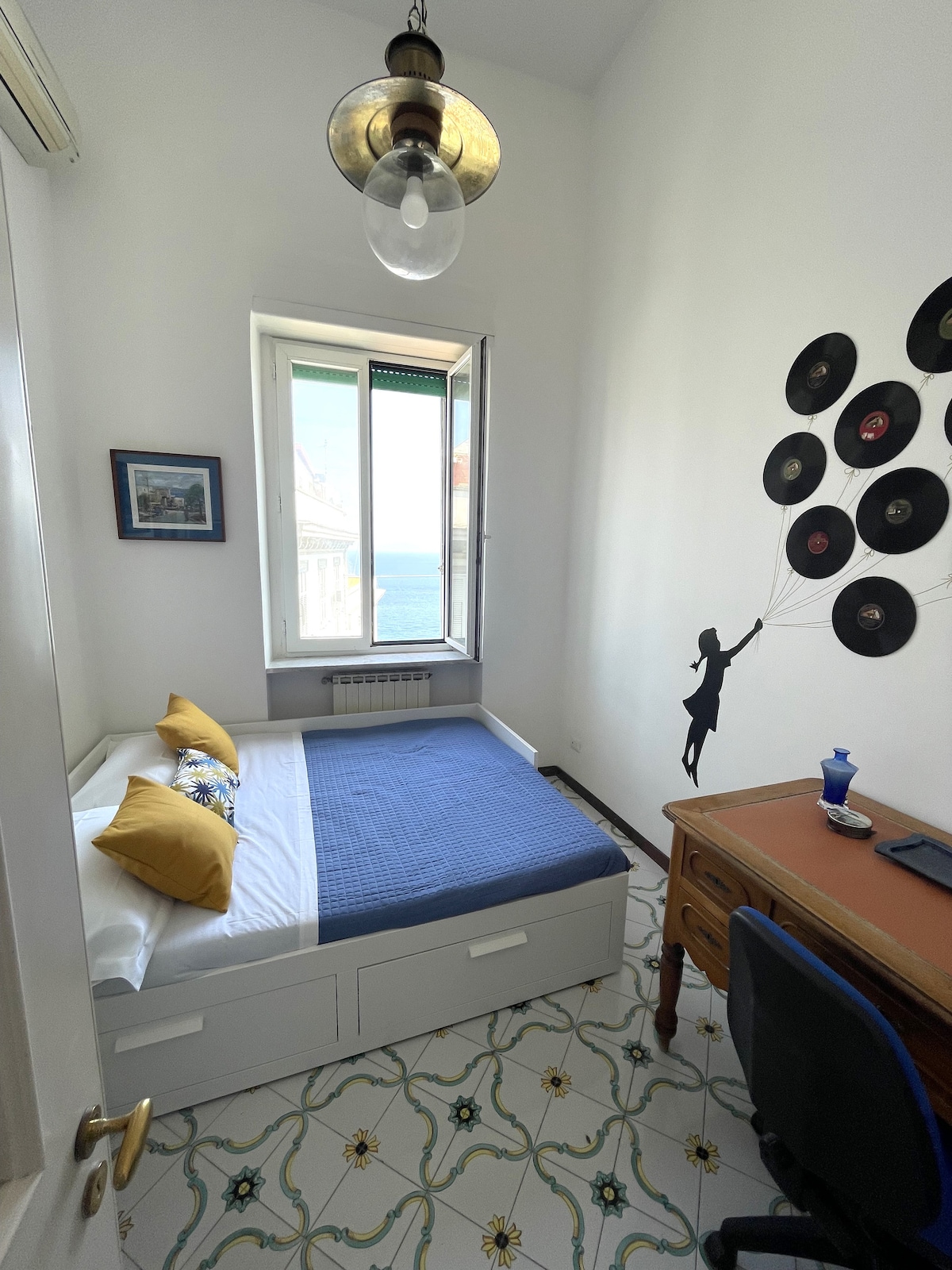 Dhomë me krevat të konvertueshëm, krevat tek ose krevat dopio. Pamje nga deti.
Ajër i kondicionuar